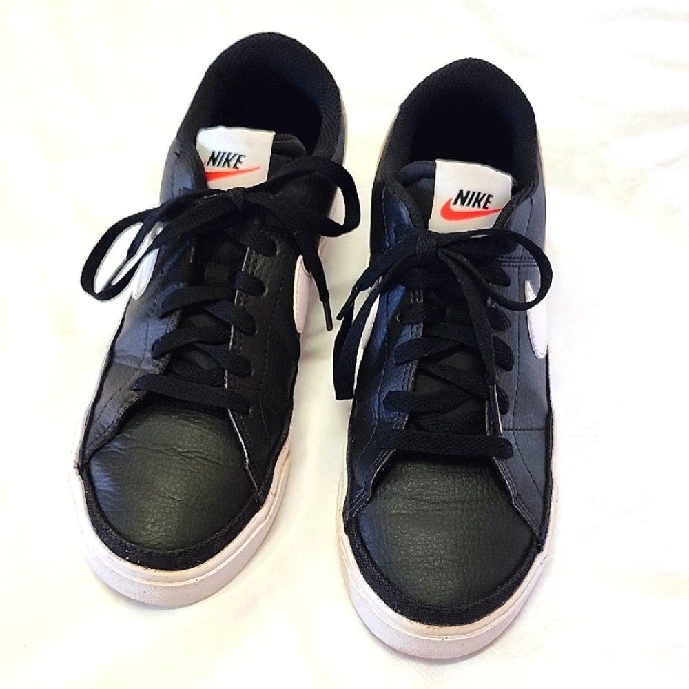 NIKE Court Legacy Black White Classic Tennis Sneakers Light-weight Athleisure